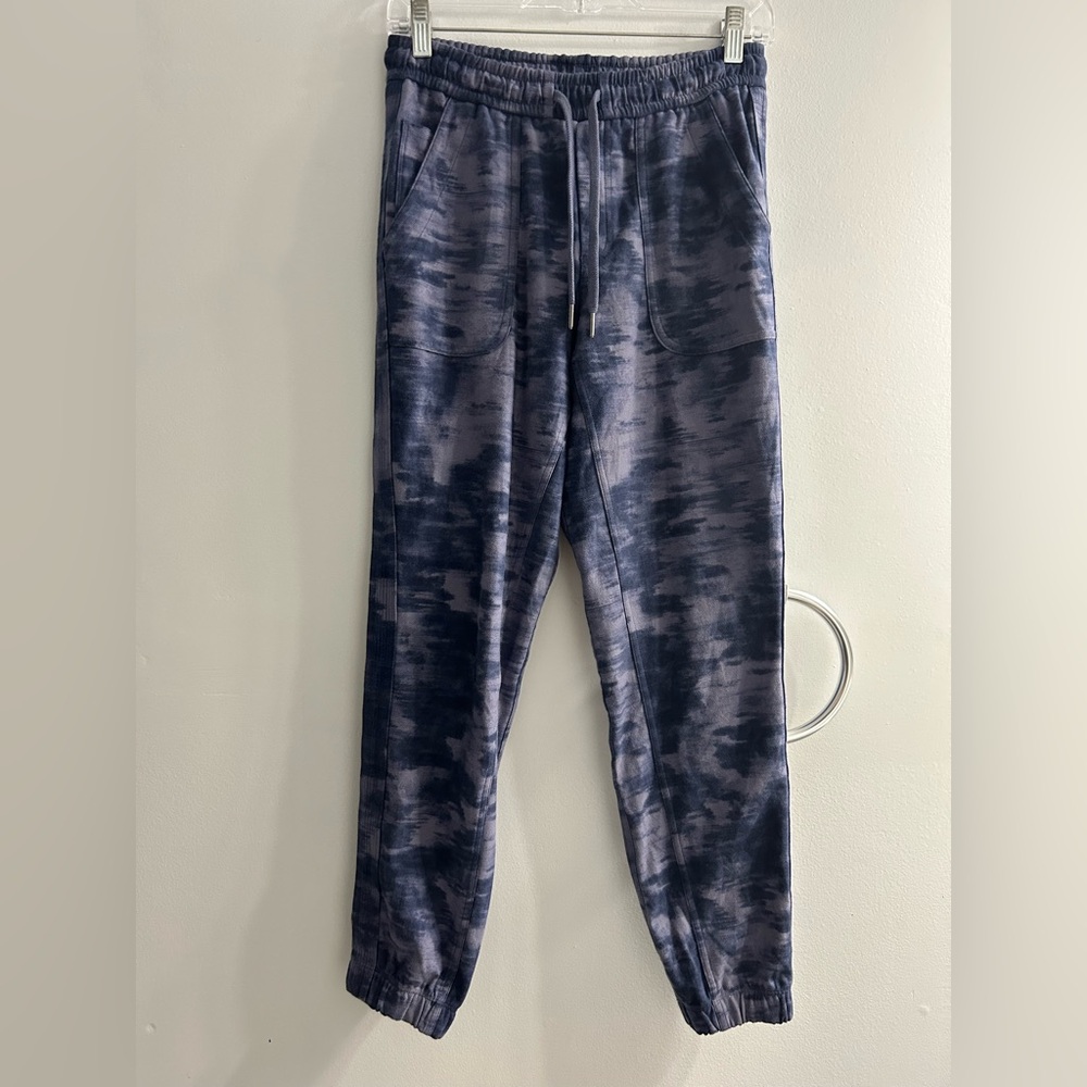 COPY - Athleta Farallon Tie Dye Inversion Print Joggers - Picture 3 of 7